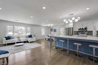 2353 Larchwood Rd SW in Atlanta, GA - Building Photo - Building Photo