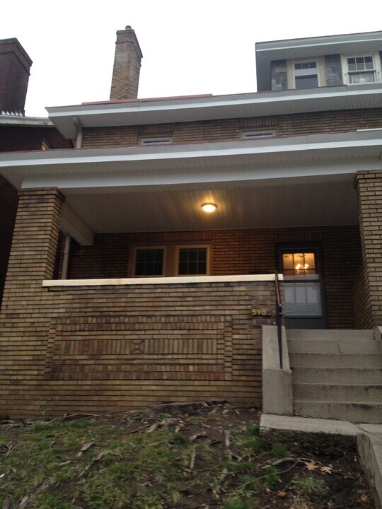 5905 Stanton Ave in Pittsburgh, PA - Foto de edificio
