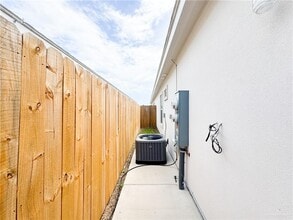10 Sage Dr in Weslaco, TX - Building Photo - Building Photo
