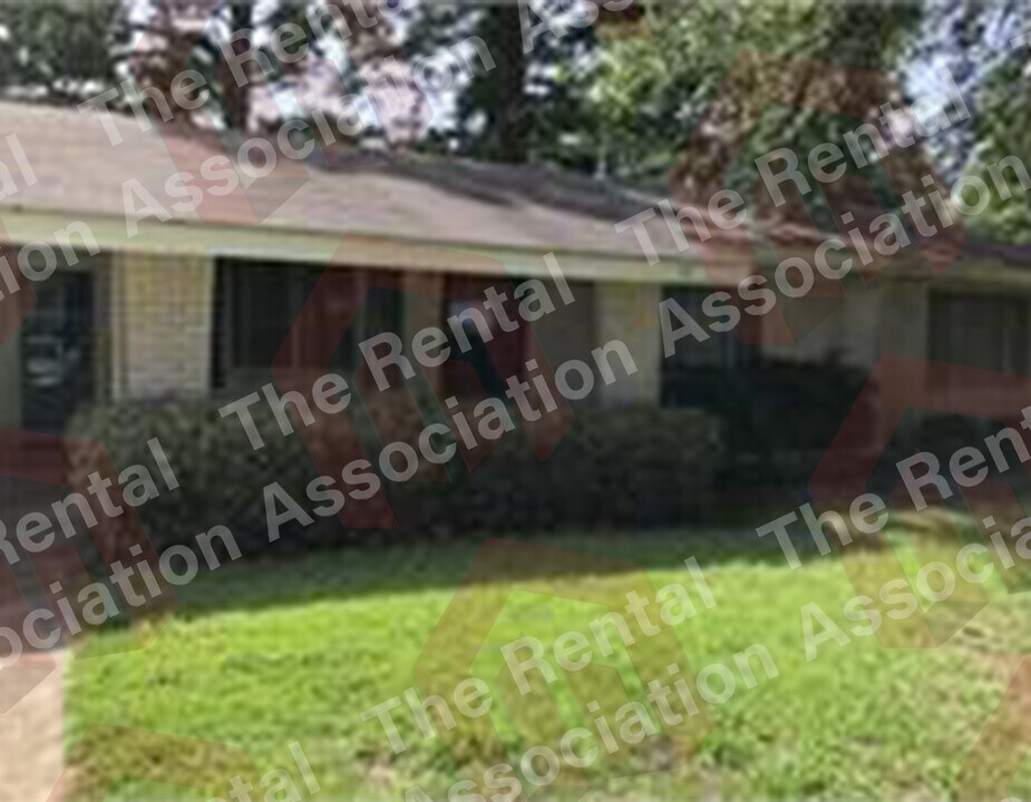 2401 Arcadia Dr in Ruston, LA - Building Photo