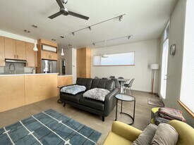 2743 Friendly Alley in Eugene, OR - Building Photo