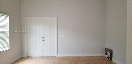 1101 Tupelo Way in Weston, FL - Building Photo - Building Photo