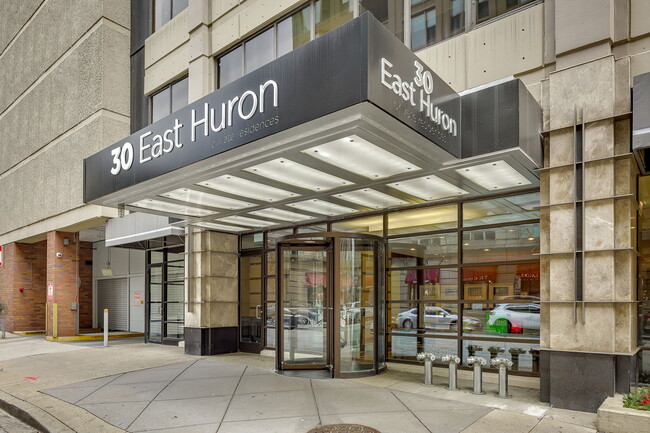 30 E Huron St, Unit 3902 in Chicago, IL - Building Photo - Building Photo