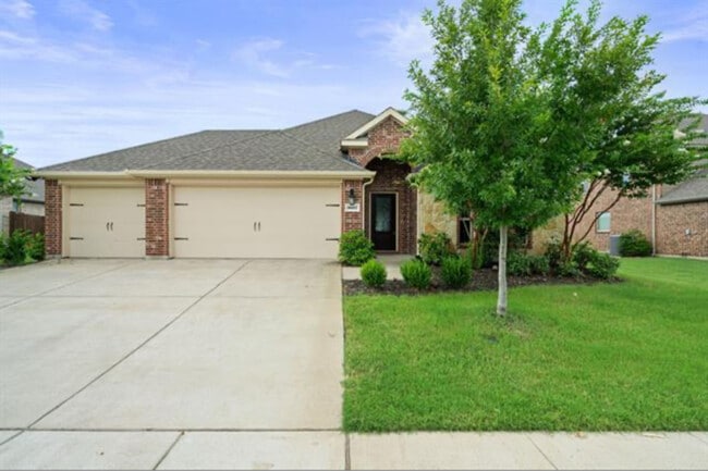 property at 3027 Maverick Dr