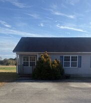 121 Simmental Ln in Richlands, NC - Building Photo