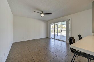 1986 E Palmcroft Dr in Tempe, AZ - Building Photo - Building Photo