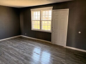 46 Blackhawk Rd in Hanover, IL - Foto de edificio - Building Photo