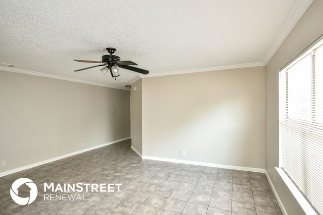 3183 Beacon Field Dr in San Antonio, TX - Building Photo - Building Photo