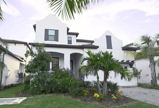 1056 Seagrape Dr in Ruskin, FL - Building Photo - Building Photo