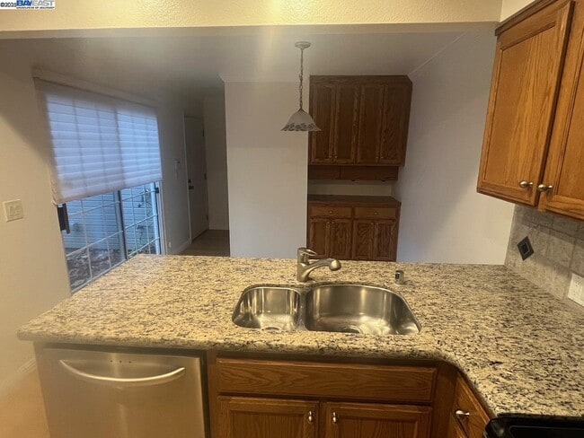 5601 Baldwin Way in Pleasanton, CA - Building Photo - Building Photo