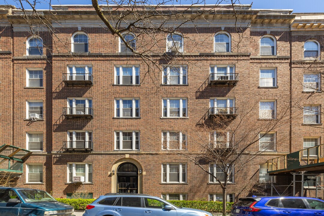 3525 78th St in Jackson Heights, NY - Building Photo