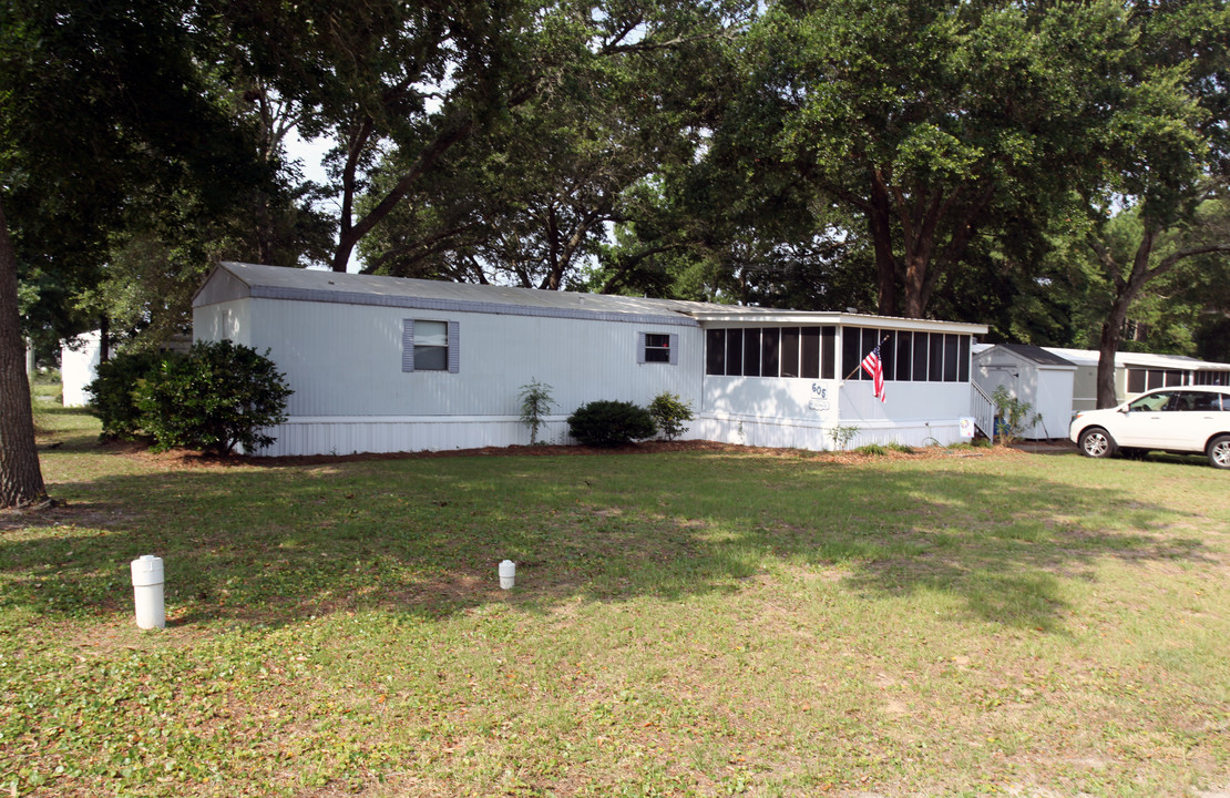 599 Little Kinston Rd in Hampstead, NC - Building Photo