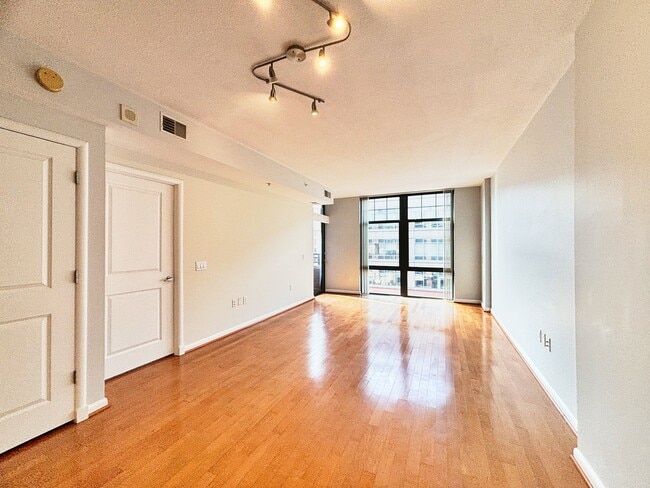 1021 N Garfield St, Unit #820 in Arlington, VA - Building Photo - Building Photo