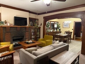 1895 Portland Ave, Unit APT 2 in St. Paul, MN - Foto de edificio - Building Photo