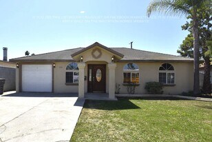 212 E 185th St in Carson, CA - Building Photo