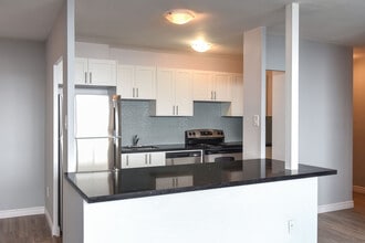 2185 Lawrence Avenue East in Toronto, ON - Building Photo - Building Photo
