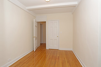 192 E 75th St in New York, NY - Building Photo - Interior Photo