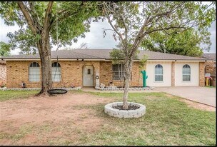 3814 Butterfield Rd in San Angelo, TX - Building Photo