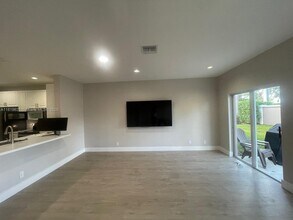 13227 NW 7th Dr in Plantation, FL - Building Photo - Building Photo