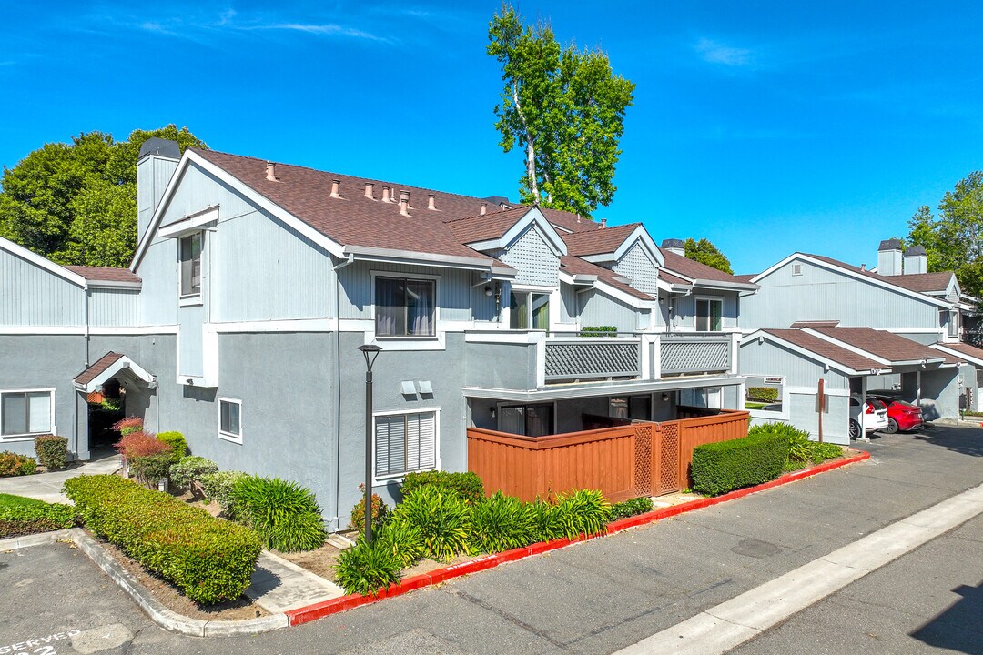 Saint James Park in Fremont, CA - Building Photo