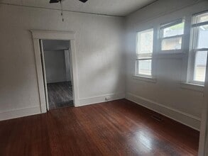 703 W Markham Ave in Durham, NC - Building Photo - Building Photo