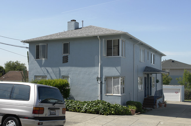 6931-6937 MacArthur Blvd in Oakland, CA - Building Photo - Building Photo