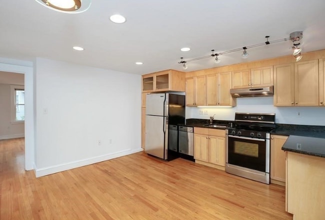 8 Allen St, Unit 1 in Cambridge, MA - Building Photo - Building Photo