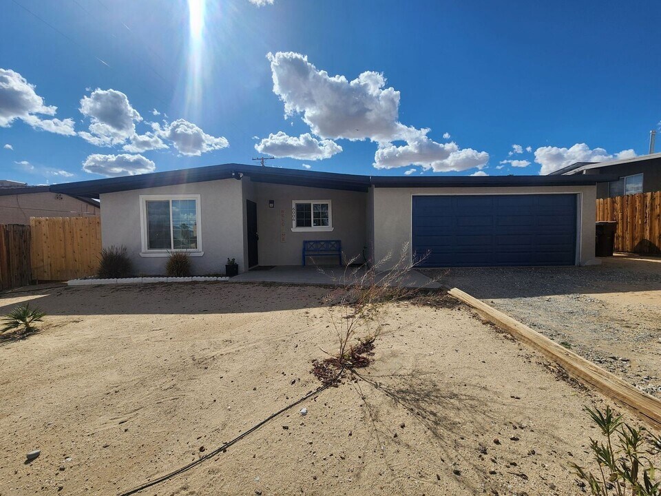 6006 Mojave Ave in Twentynine Palms, CA - Building Photo