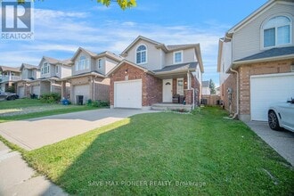 675 Karlsfeld Rd in Waterloo, ON - Building Photo - Building Photo