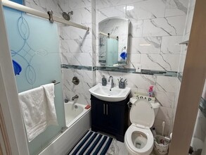 3264 Middletown Rd in Bronx, NY - Building Photo - Building Photo