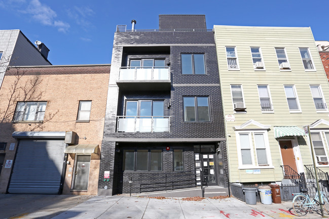 183 Huron St in Brooklyn, NY - Building Photo - Building Photo