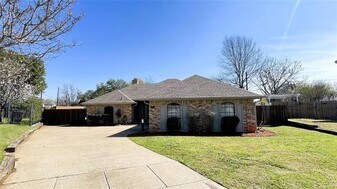 6119 Kingswood Dr in Arlington, TX - Building Photo