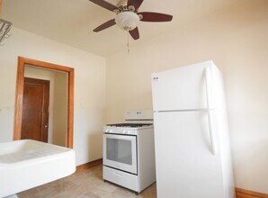 1118 Lowry Ave NE in Minneapolis, MN - Building Photo - Interior Photo