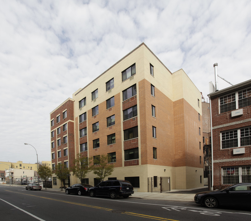 1355 E New York Ave in Brooklyn, NY - Foto de edificio