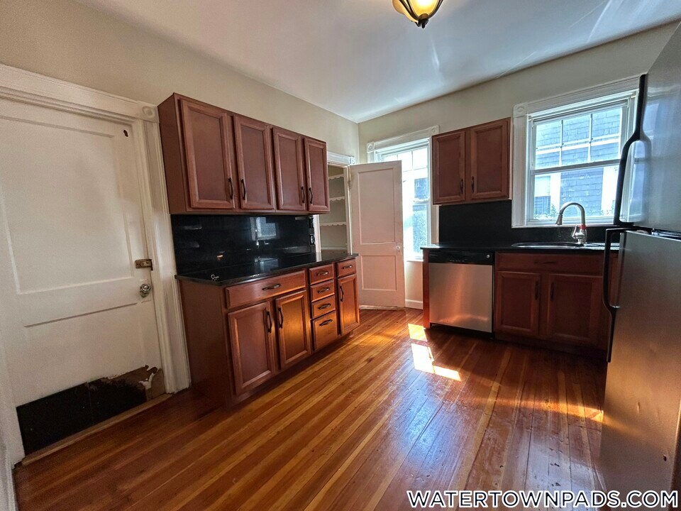 11 Fairfield St in Watertown, MA - Building Photo