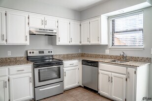 1370 Oakland Ave, Unit Unit #6 in Fayetteville, AR - Building Photo