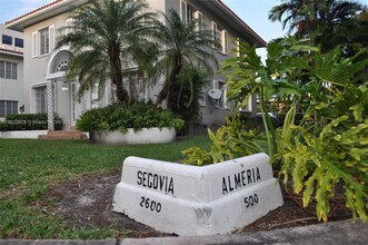 2617 Segovia St in Coral Gables, FL - Building Photo - Building Photo