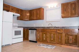 809 Diamond Ct, Unit 2 in Fairmont, WV - Foto de edificio - Building Photo