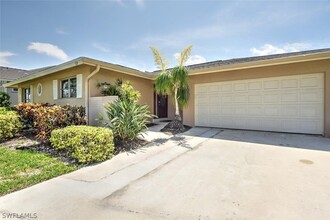 577 Seagrape Dr in Marco Island, FL - Building Photo - Building Photo