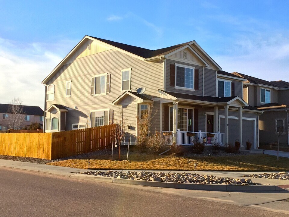 2404 Fruited Plains Ct in Colorado Springs, CO - Building Photo
