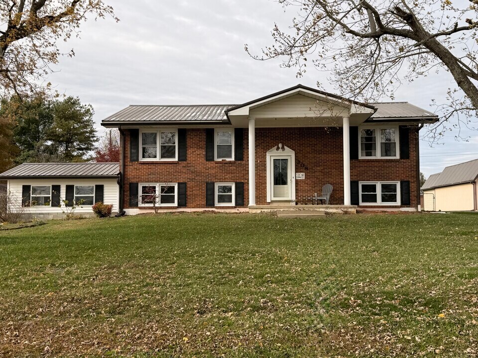 208 Green Acres Dr in Elizabethtown, KY - Building Photo