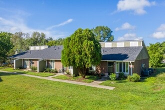 Stonehaven East in Charlotte, NC - Foto de edificio - Building Photo