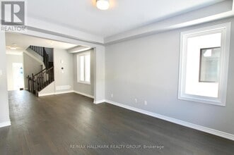 506 Flagstaff Dr in Ottawa, ON - Building Photo - Building Photo