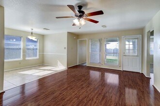8203 Eastpoint Blvd in Baytown, TX - Building Photo - Building Photo