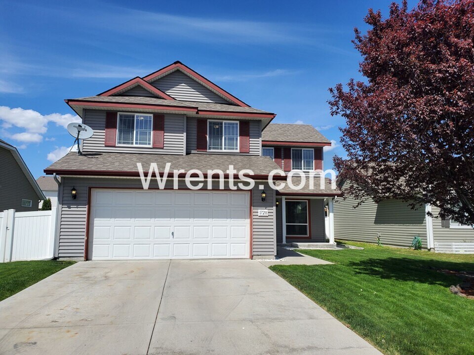 1728 W Sienna Ln in Spokane, WA - Building Photo