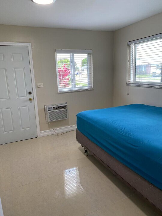 1131 NE 170th St in Miami, FL - Building Photo