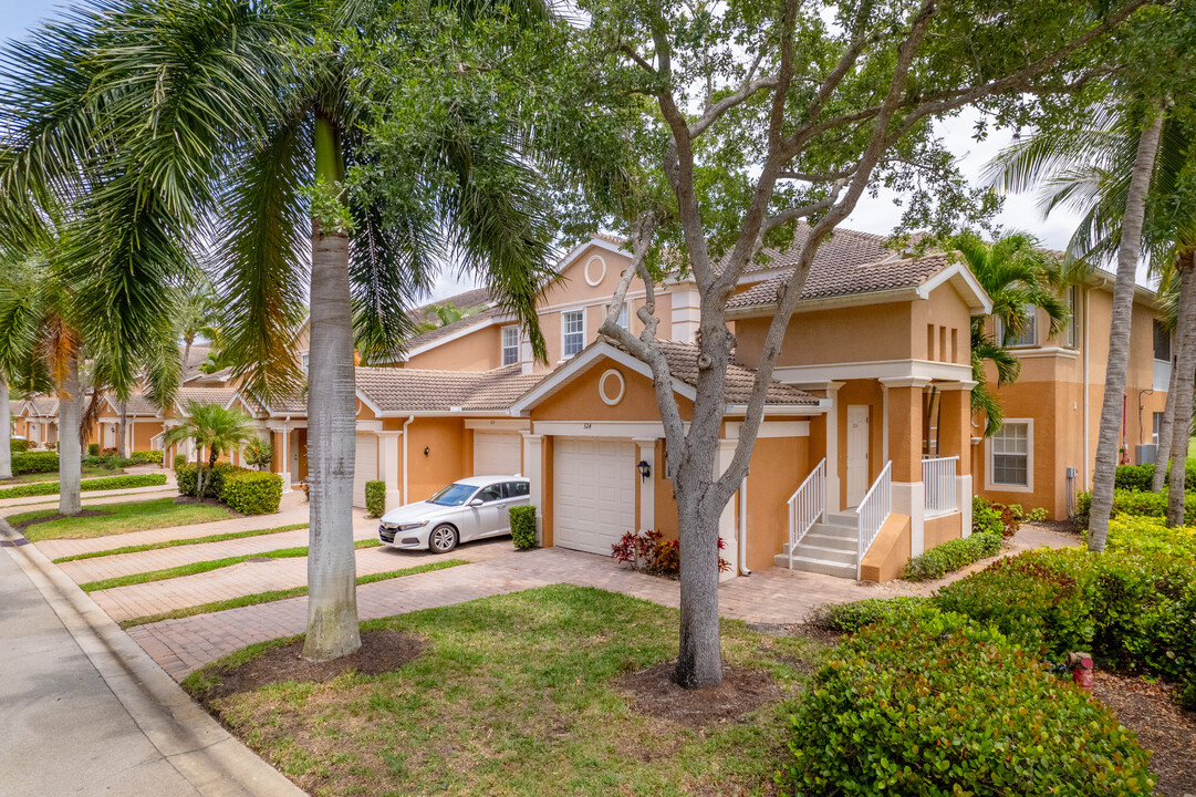 Marbella At Spanish Wells in Bonita Springs, FL - Foto de edificio