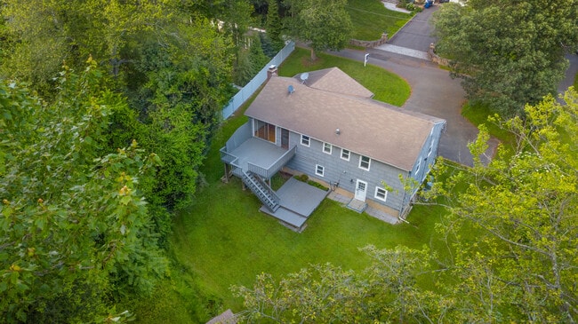 4 Robert Ln in Westport, CT - Building Photo - Building Photo