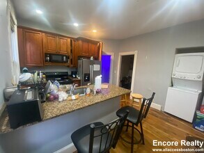 36 Cherokee St, Unit 2 in Boston, MA - Foto de edificio - Building Photo