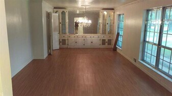 514 S Lois Ln in Richardson, TX - Building Photo